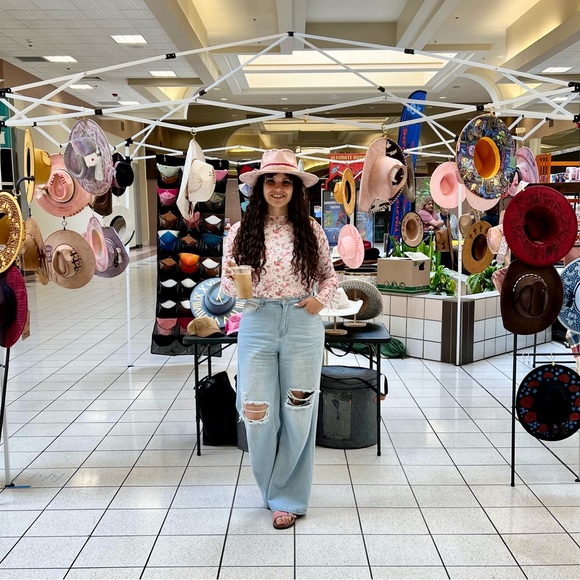 Meet your Posher, Tiffany - Picture 4 of 6